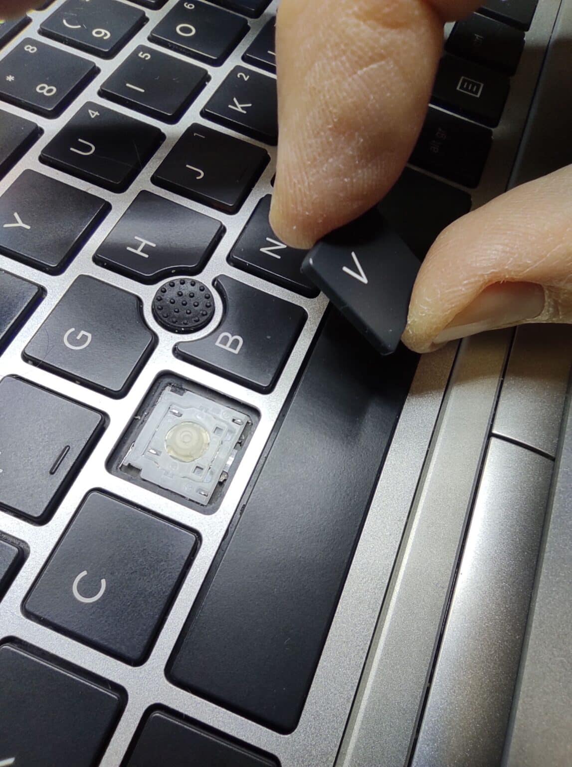 Wymiana pojedynczego klawisza w klawiaturze laptopa