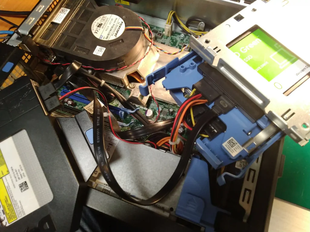 Instalacja dysku SSD w mini komputerze Dell