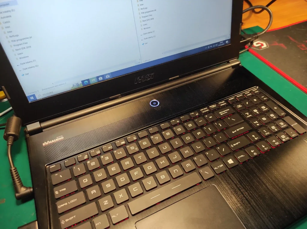 Laptop MSI podczas testów